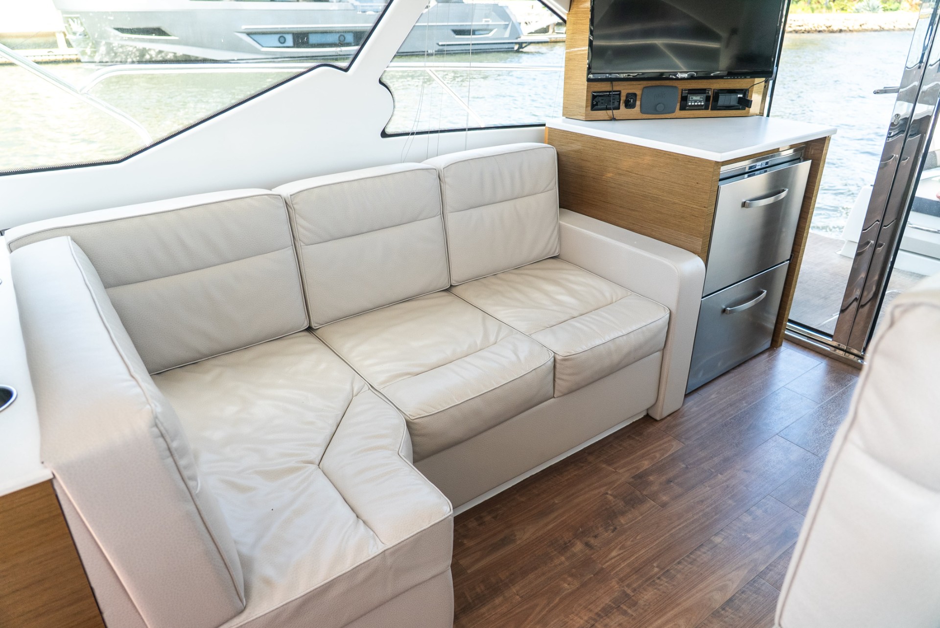 Yacht Photo 29